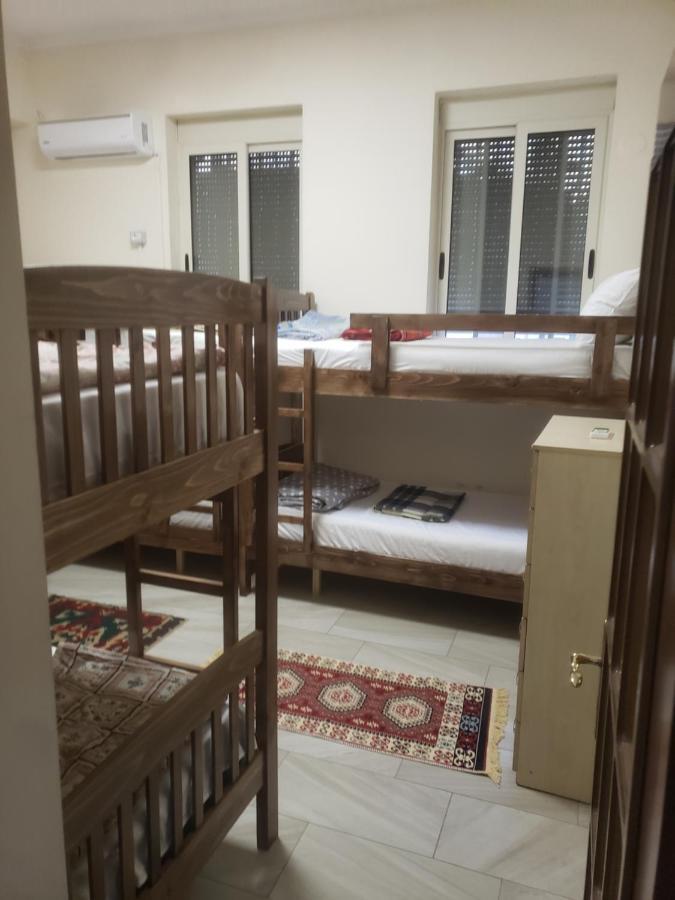 Hostel Oakland Tirana Zewnętrze zdjęcie