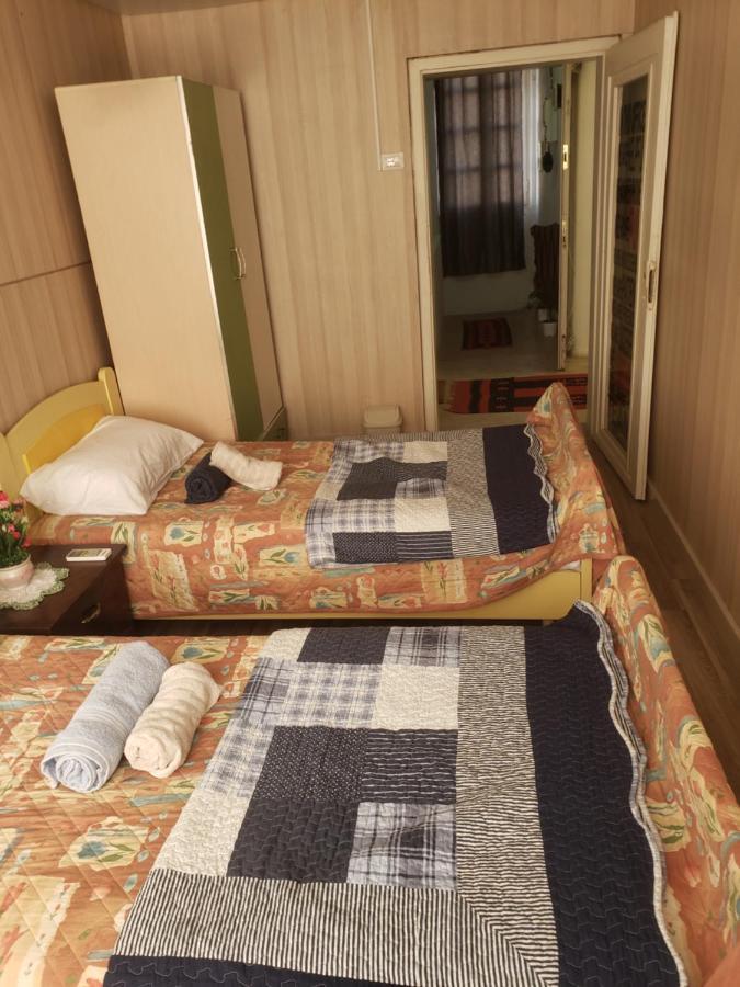 Hostel Oakland Tirana Zewnętrze zdjęcie