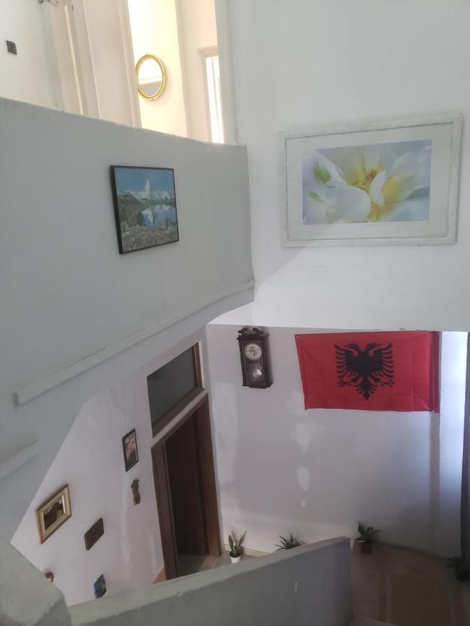 Hostel Oakland Tirana Zewnętrze zdjęcie