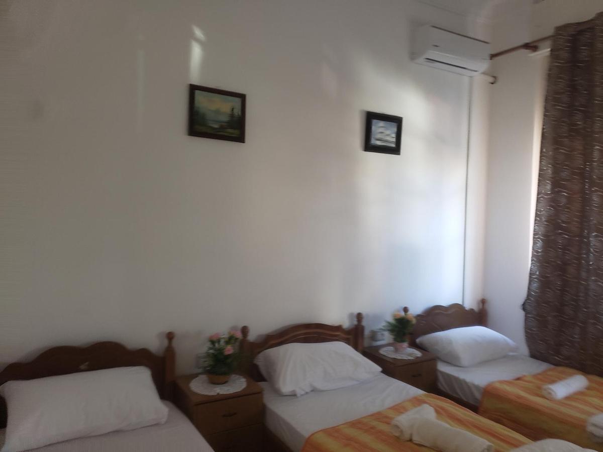 Hostel Oakland Tirana Zewnętrze zdjęcie