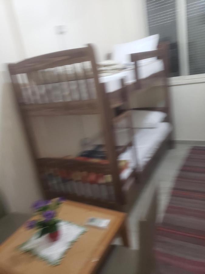 Hostel Oakland Tirana Zewnętrze zdjęcie