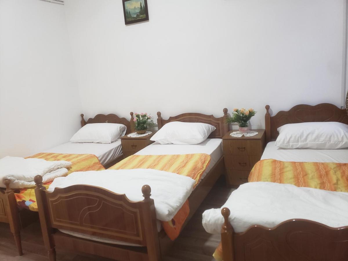 Hostel Oakland Tirana Zewnętrze zdjęcie