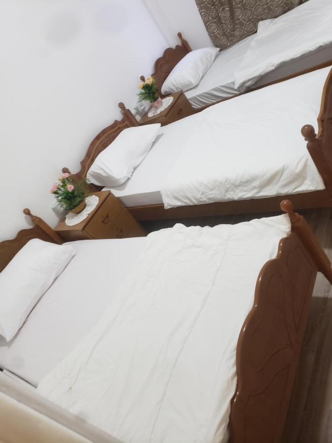 Hostel Oakland Tirana Zewnętrze zdjęcie