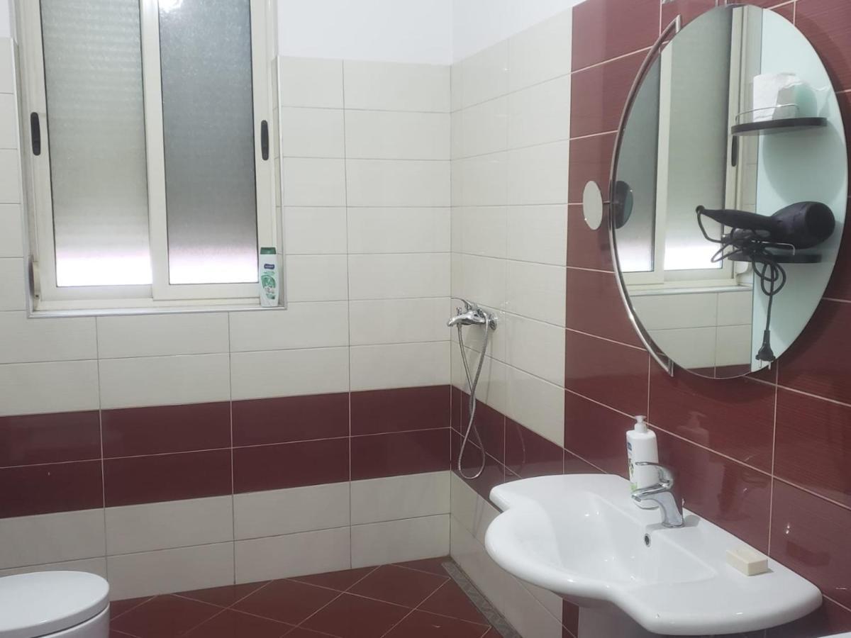 Hostel Oakland Tirana Zewnętrze zdjęcie