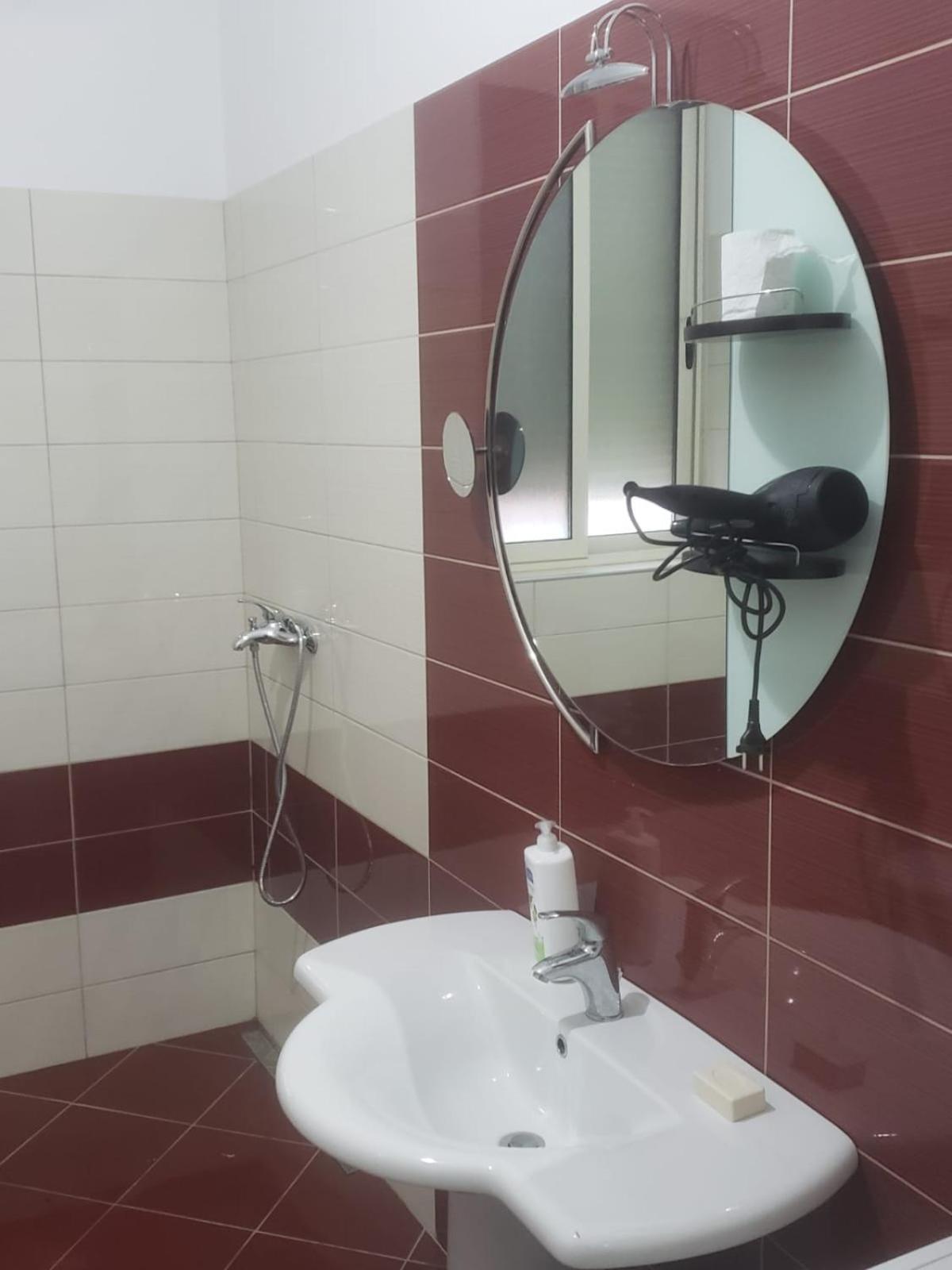 Hostel Oakland Tirana Zewnętrze zdjęcie